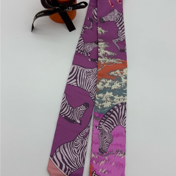Authentic NEW Hermes twilly silk scarf - Picture 9 of 16